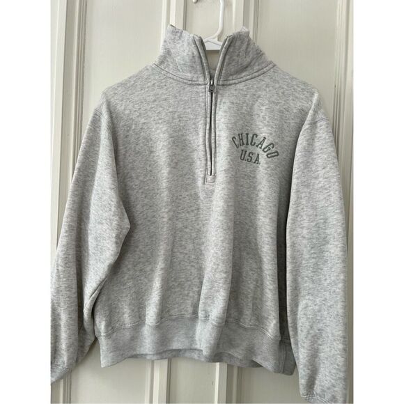 Hollister Tops - Hollister women's heather gray Chicago 1/4 zip cropped graphic sweatshirt S